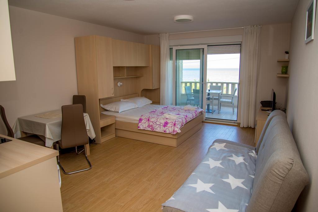 Waterfront Apartments - Tucepi Ngoại thất bức ảnh