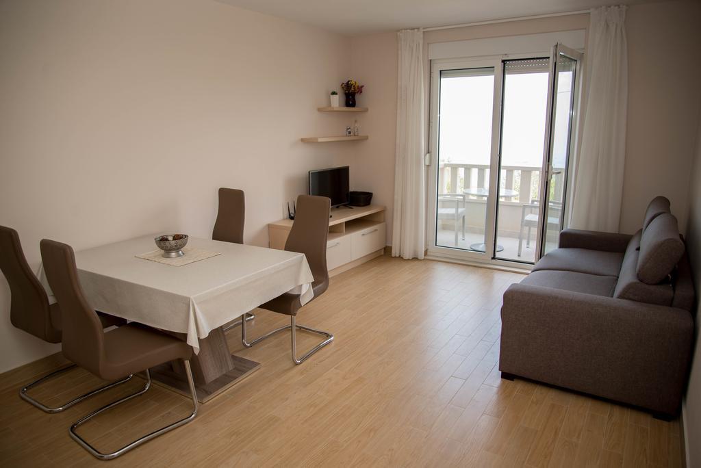 Waterfront Apartments - Tucepi Ngoại thất bức ảnh