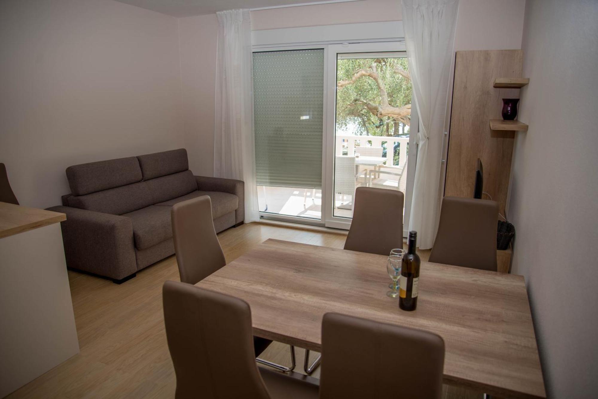 Waterfront Apartments - Tucepi Ngoại thất bức ảnh